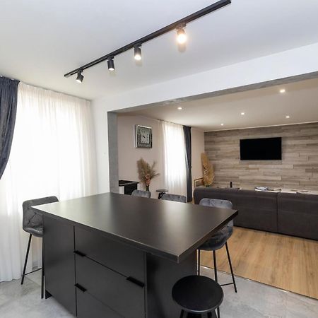 Nikky 2Br Apt. In Old Town Centre ซาดาร์ ภายนอก รูปภาพ
