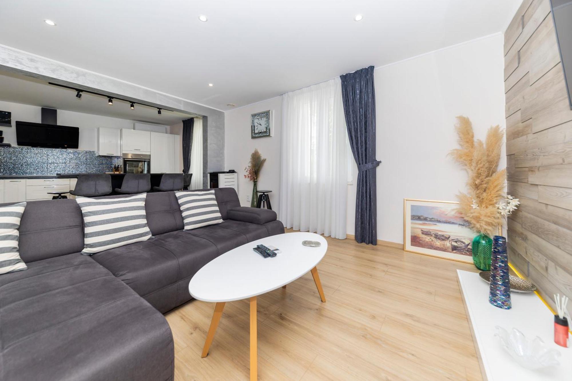 Nikky 2Br Apt. In Old Town Centre ซาดาร์ ภายนอก รูปภาพ