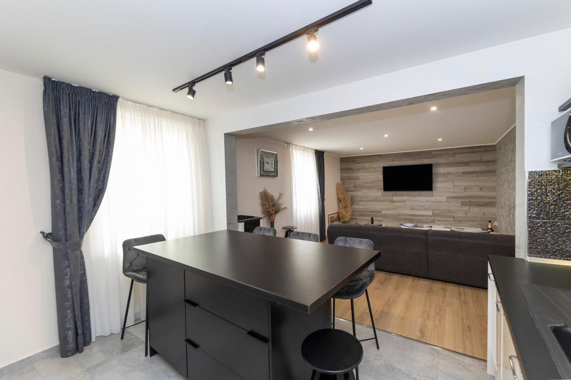 Nikky 2Br Apt. In Old Town Centre ซาดาร์ ภายนอก รูปภาพ